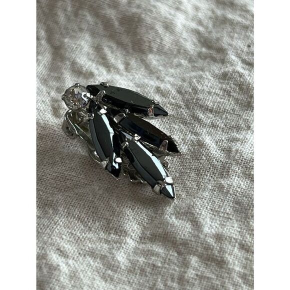 Vintage Silver Tone Black Rhinestone Clip On Earrings - Picture 7 of 13